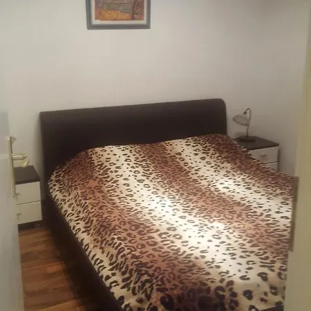 With A Parking Space - 7503